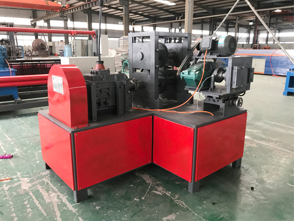 液壓半自動軋花網(wǎng)機